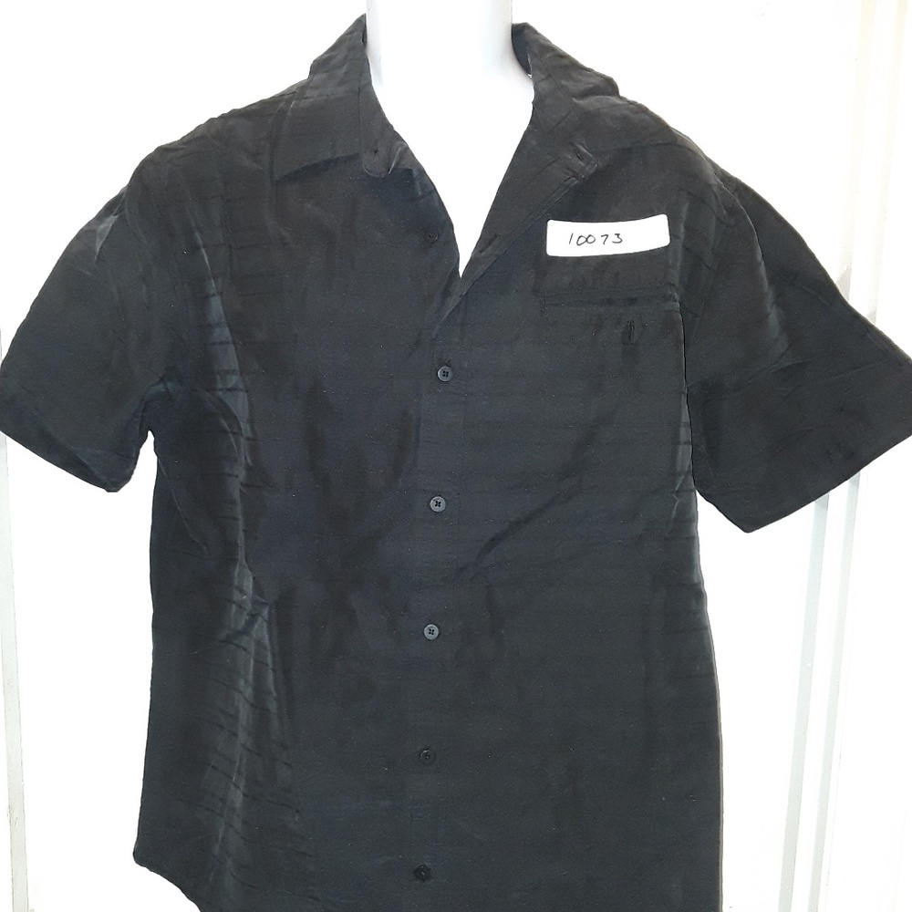 Men's button up dress shirt. Lg